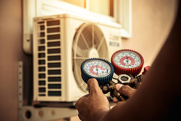 Professional Ductwork Repair technician working in Ponder, TX